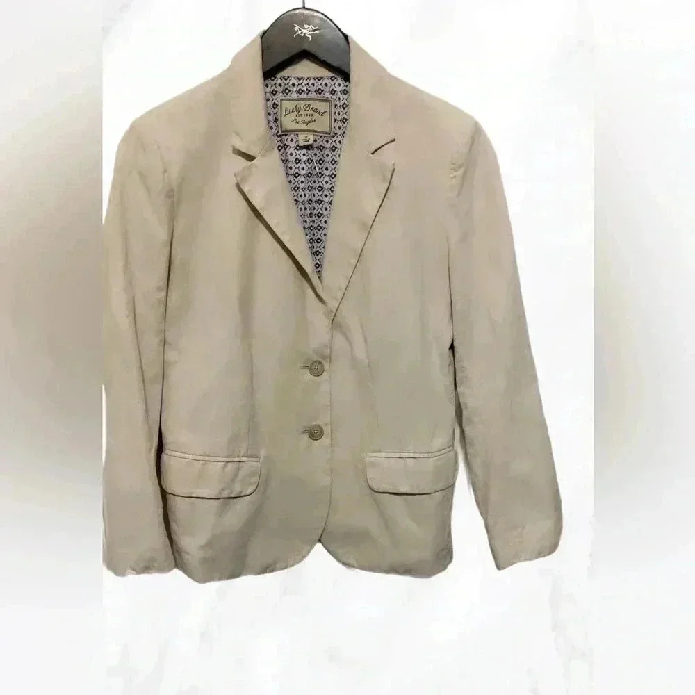 Lucky brand stylish  tan casual day 2 nite long sleeve 2 button cream blazer 2